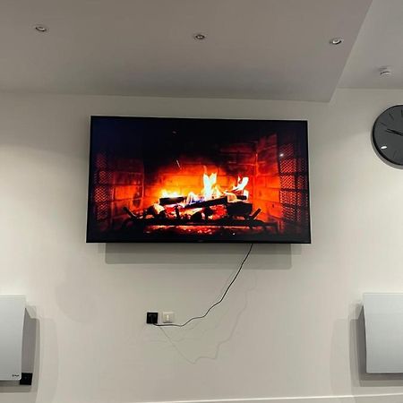 Appartement Hors Du Commun Avec Son Jacuzzi 萨利-德贝阿恩 外观 照片