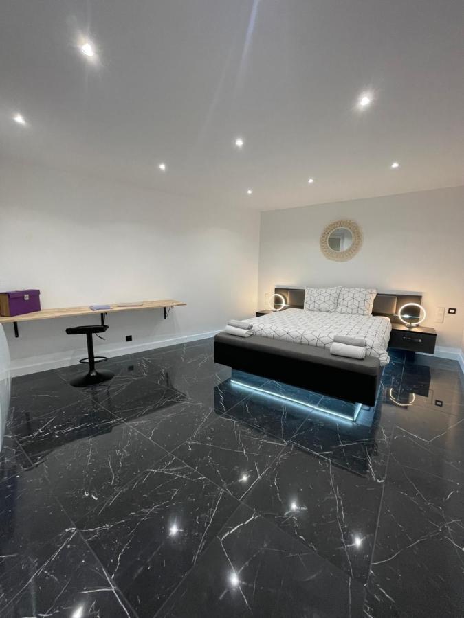 Appartement Hors Du Commun Avec Son Jacuzzi 萨利-德贝阿恩 外观 照片