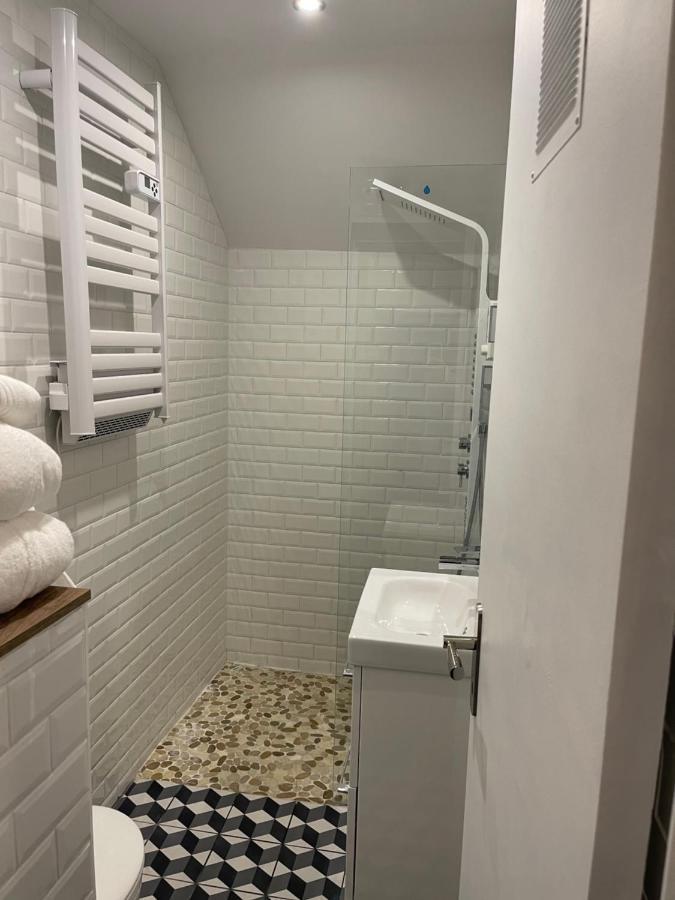 Appartement Hors Du Commun Avec Son Jacuzzi 萨利-德贝阿恩 外观 照片