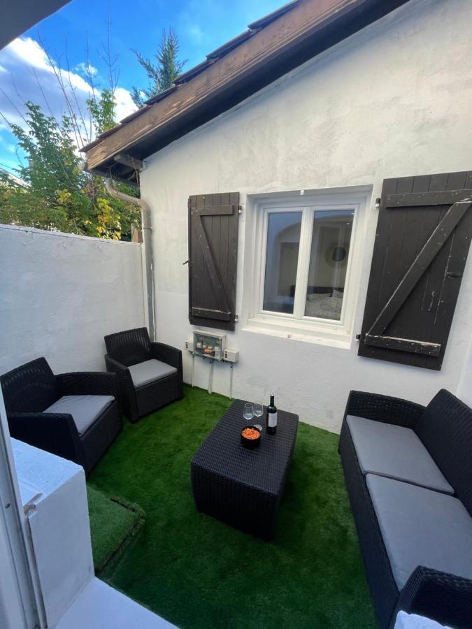Appartement Hors Du Commun Avec Son Jacuzzi 萨利-德贝阿恩 外观 照片