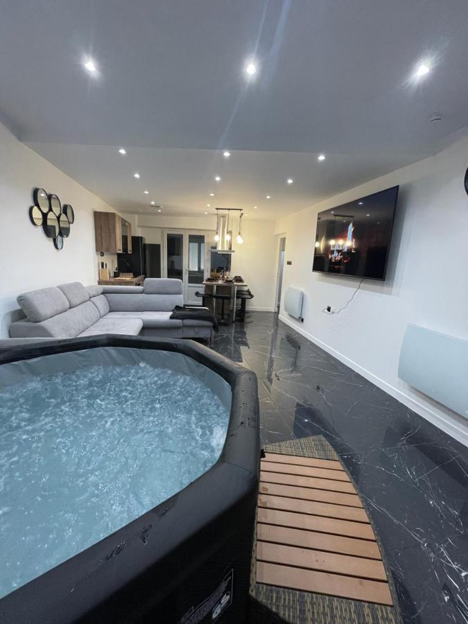 Appartement Hors Du Commun Avec Son Jacuzzi 萨利-德贝阿恩 外观 照片
